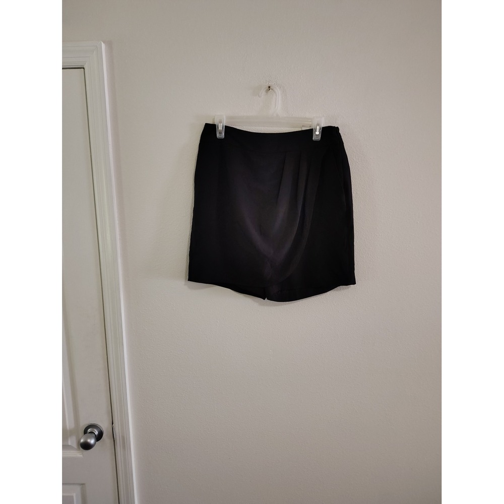 Liz Claiborne Collection Womens Black Skort Size 4 Wrap Front Shorts NWT